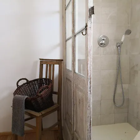 Гостьовий будинок Snug Houseguests 4*