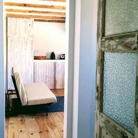 Snug Houseguests Гостьовий будинок 4*