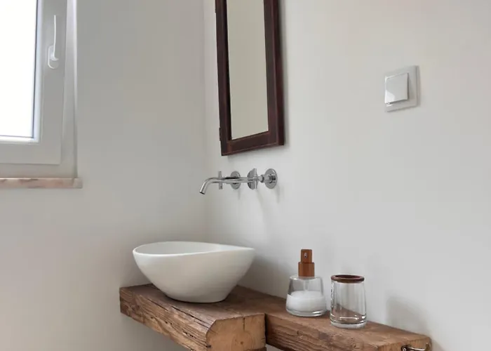 Гостьовий будинок Snug Houseguests