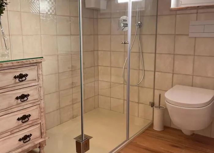 Гостьовий будинок Snug Houseguests 4*