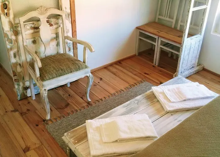 Snug Houseguests Гостьовий будинок 4*