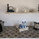 Snug Houseguests Guest house 4*
